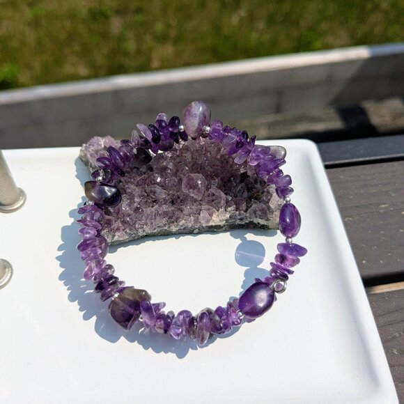 Natural Purple Amethyst Crystal Gemstone Bracelet - Picture 5 of 14